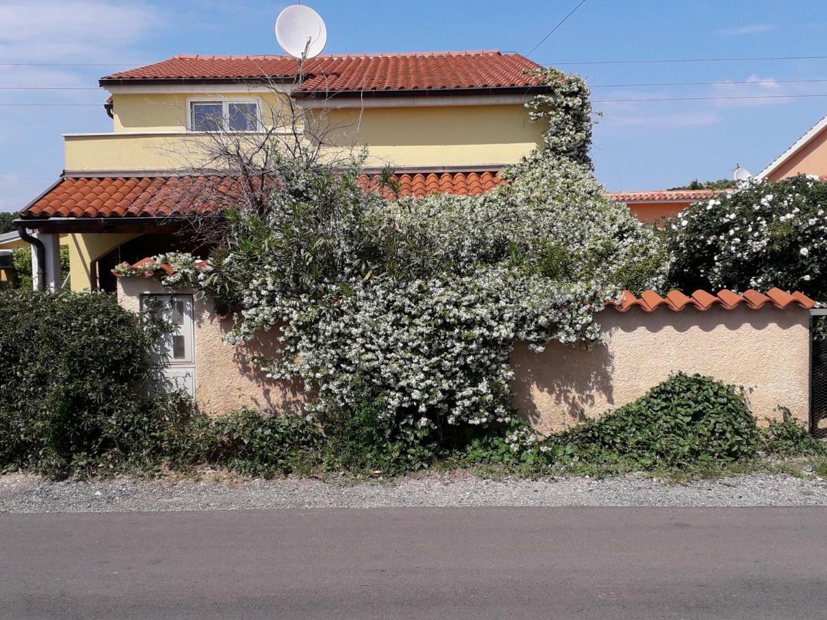Apartment Samanta Sisan Exterior foto